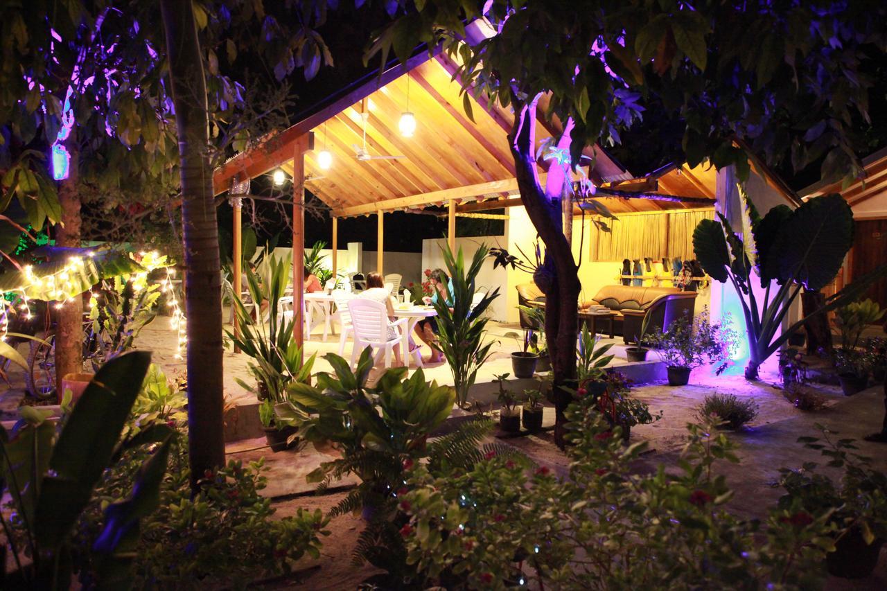 Resten Inn Thoddoo Exterior photo